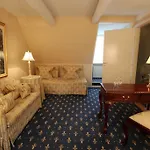 Manor House 호텔 4*