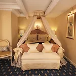 Manor House 호텔 4*