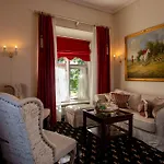 Manor House 4*