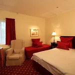 Manor House 4*