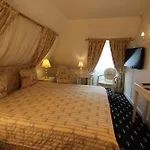 Manor House 호텔 4*