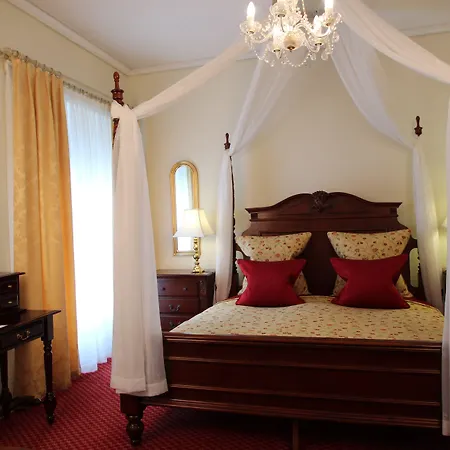 Hotel Manor House