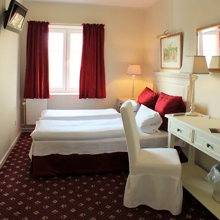 Manor House 4*