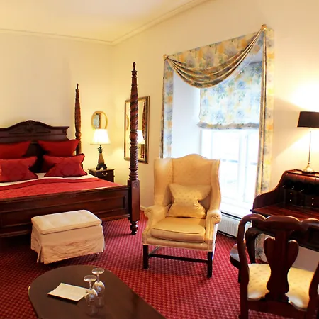 Hotel Manor House