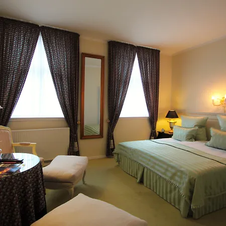 Manor House 4*