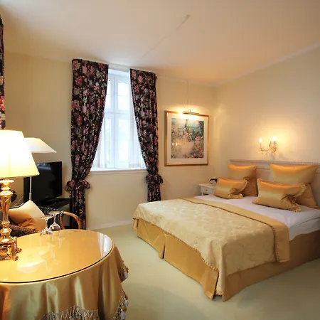 Manor House 4*