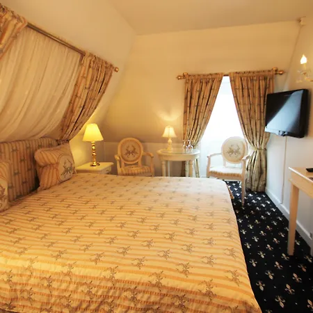 Manor House Hotel 4*