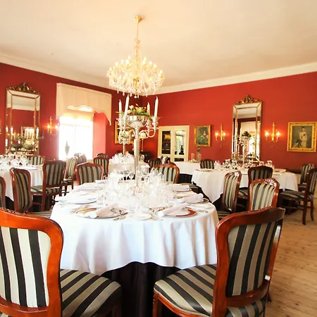 Hotel Manor House