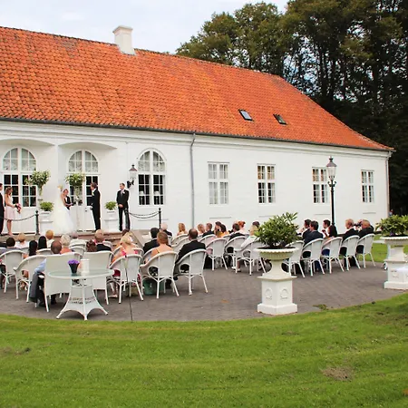 Manor House Hotel 4*