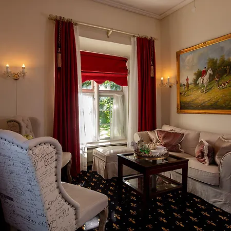 Manor House 4*