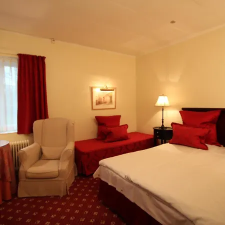 Manor House 4*