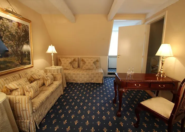 Manor House Hotel 4*