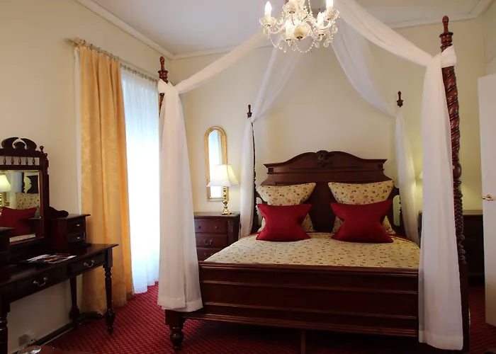 Hotel Manor House