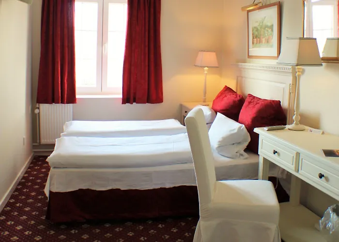 Manor House 4*