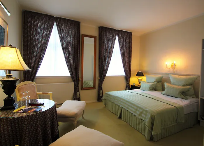 Manor House 4*
