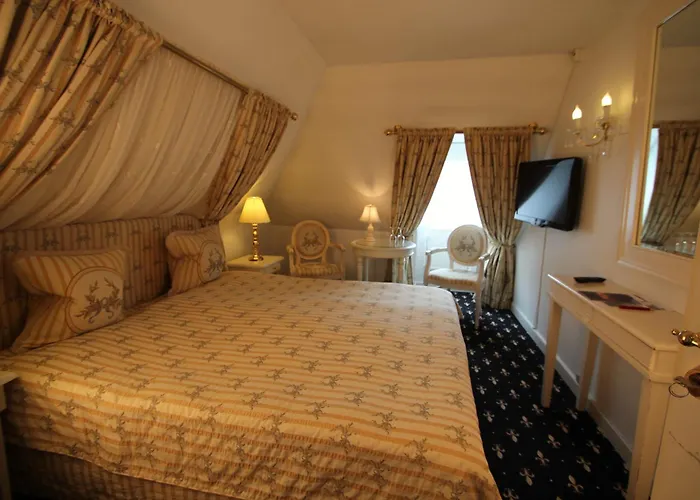 Manor House Hotel 4*