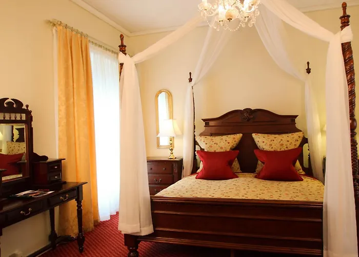 Hotel Manor House
